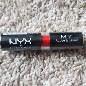 NYX Makeup - NYX Matte Lipstick - Pure Red NYX Makeup - NYX Matte Lipstick - Pure Red